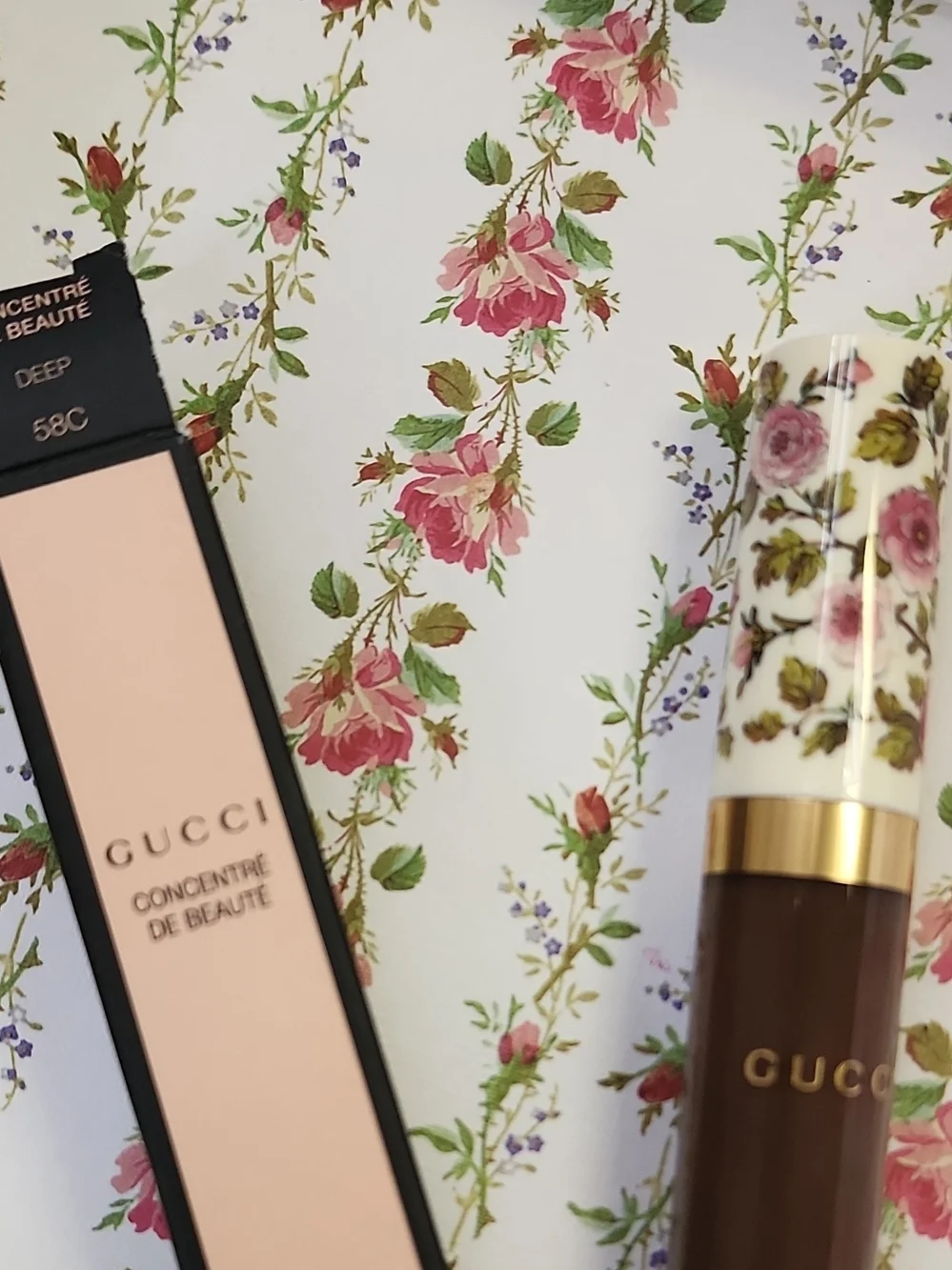 Gucci Concentré de Beauté Longwear Concealer 58C - Brown with Floral Cap